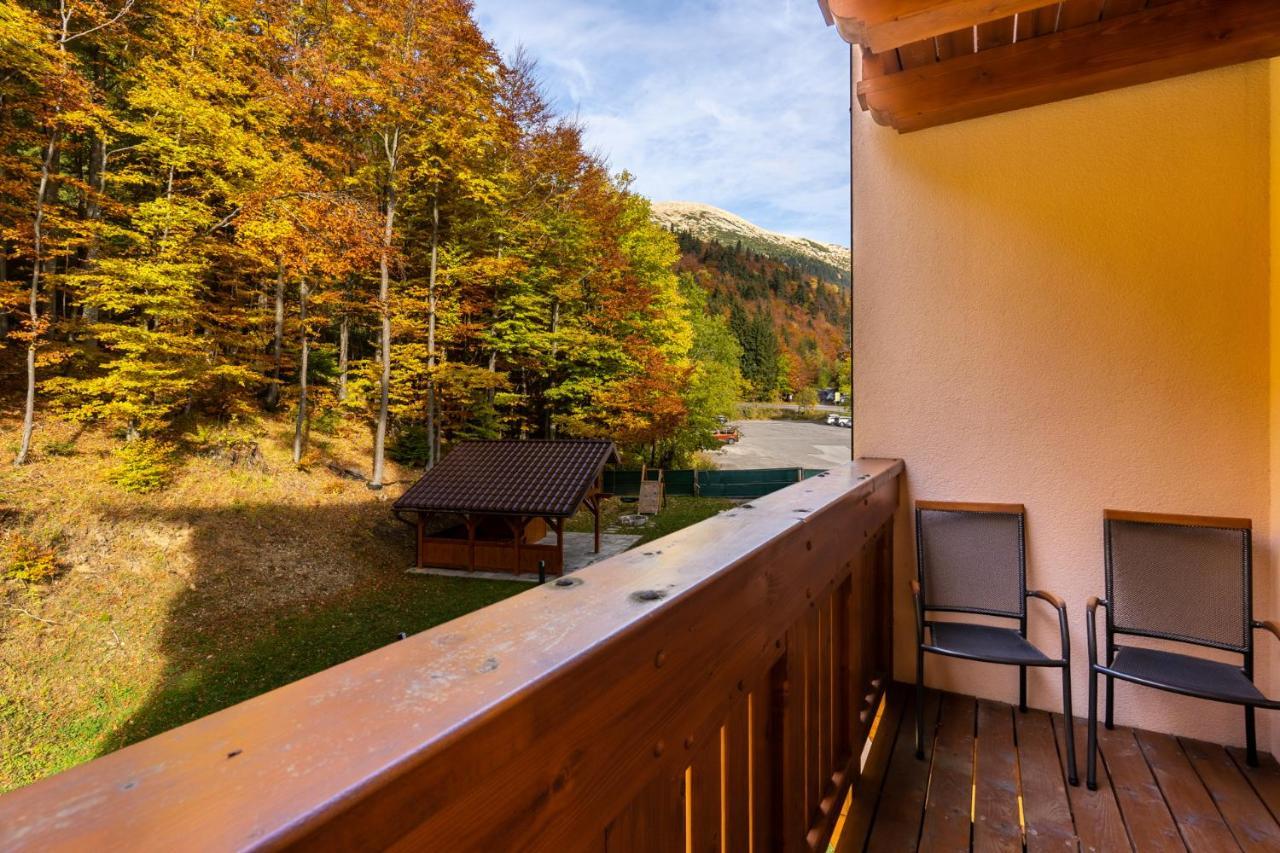Apartment Rose Chopok 1100 M-On Hiking Trail-View-Hot Tub-Sauna-View Demänovská Dolina Eksteriør billede